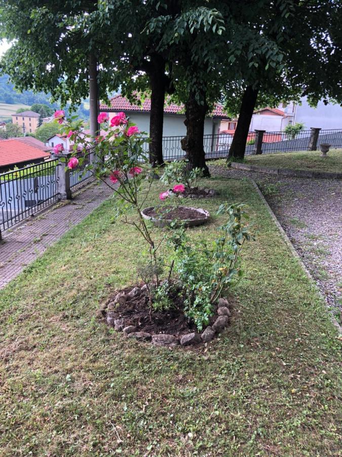 Villa Il Maiale Bianco Bed & Breakfast Сан-Феделе-Интельви Экстерьер фото