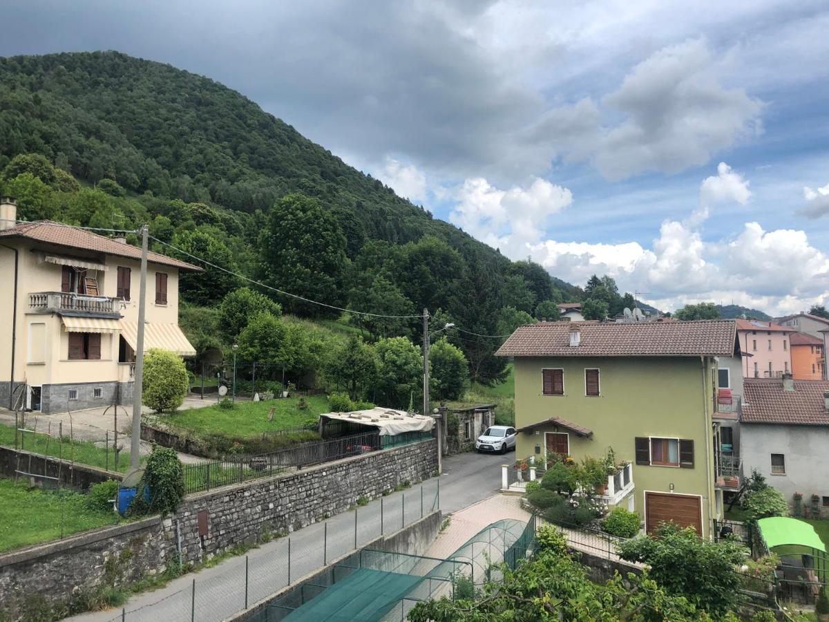 Villa Il Maiale Bianco Bed & Breakfast Сан-Феделе-Интельви Экстерьер фото
