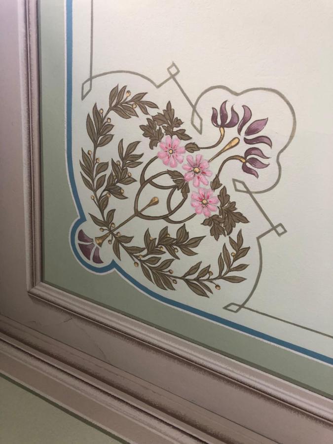 Villa Il Maiale Bianco Bed & Breakfast Сан-Феделе-Интельви Экстерьер фото