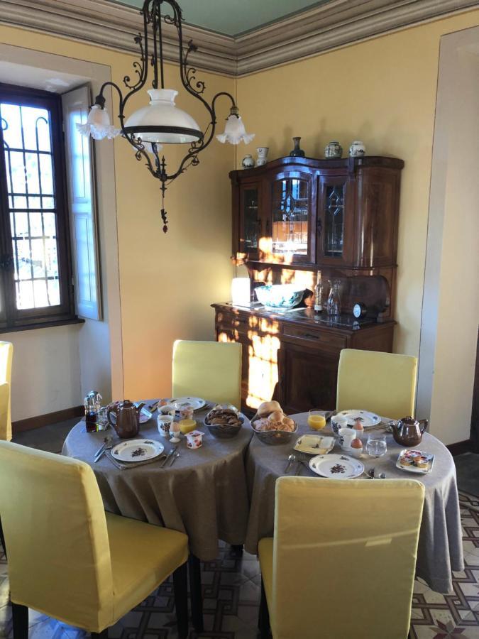 Villa Il Maiale Bianco Bed & Breakfast Сан-Феделе-Интельви Экстерьер фото