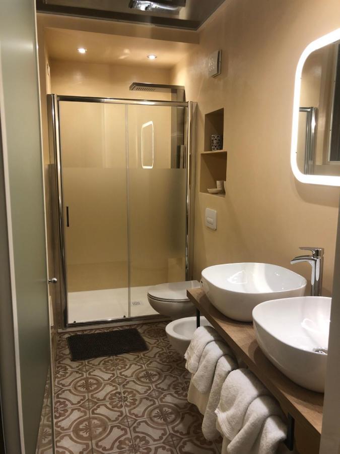 Villa Il Maiale Bianco Bed & Breakfast Сан-Феделе-Интельви Экстерьер фото