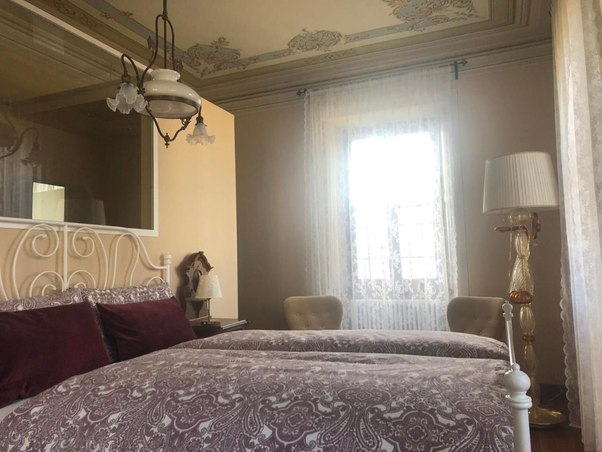 Villa Il Maiale Bianco Bed & Breakfast Сан-Феделе-Интельви Экстерьер фото