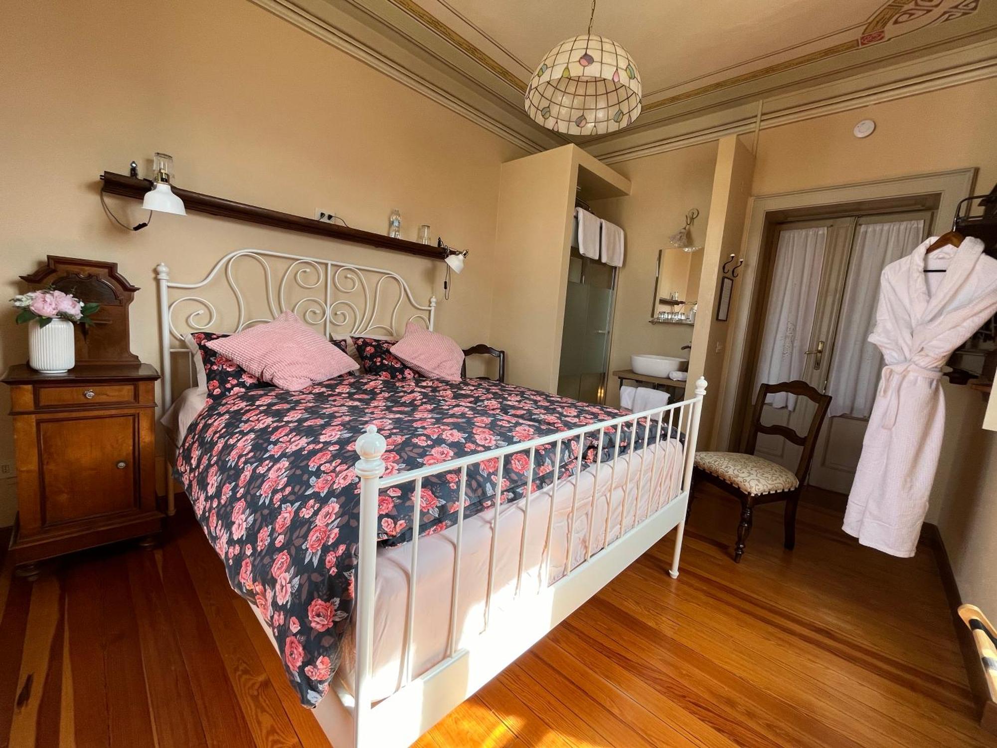 Villa Il Maiale Bianco Bed & Breakfast Сан-Феделе-Интельви Экстерьер фото
