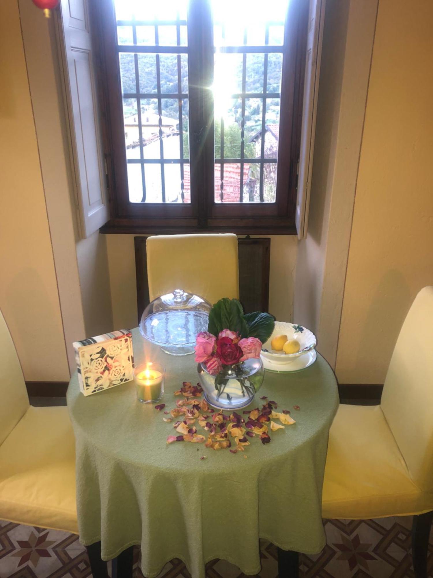 Villa Il Maiale Bianco Bed & Breakfast Сан-Феделе-Интельви Экстерьер фото