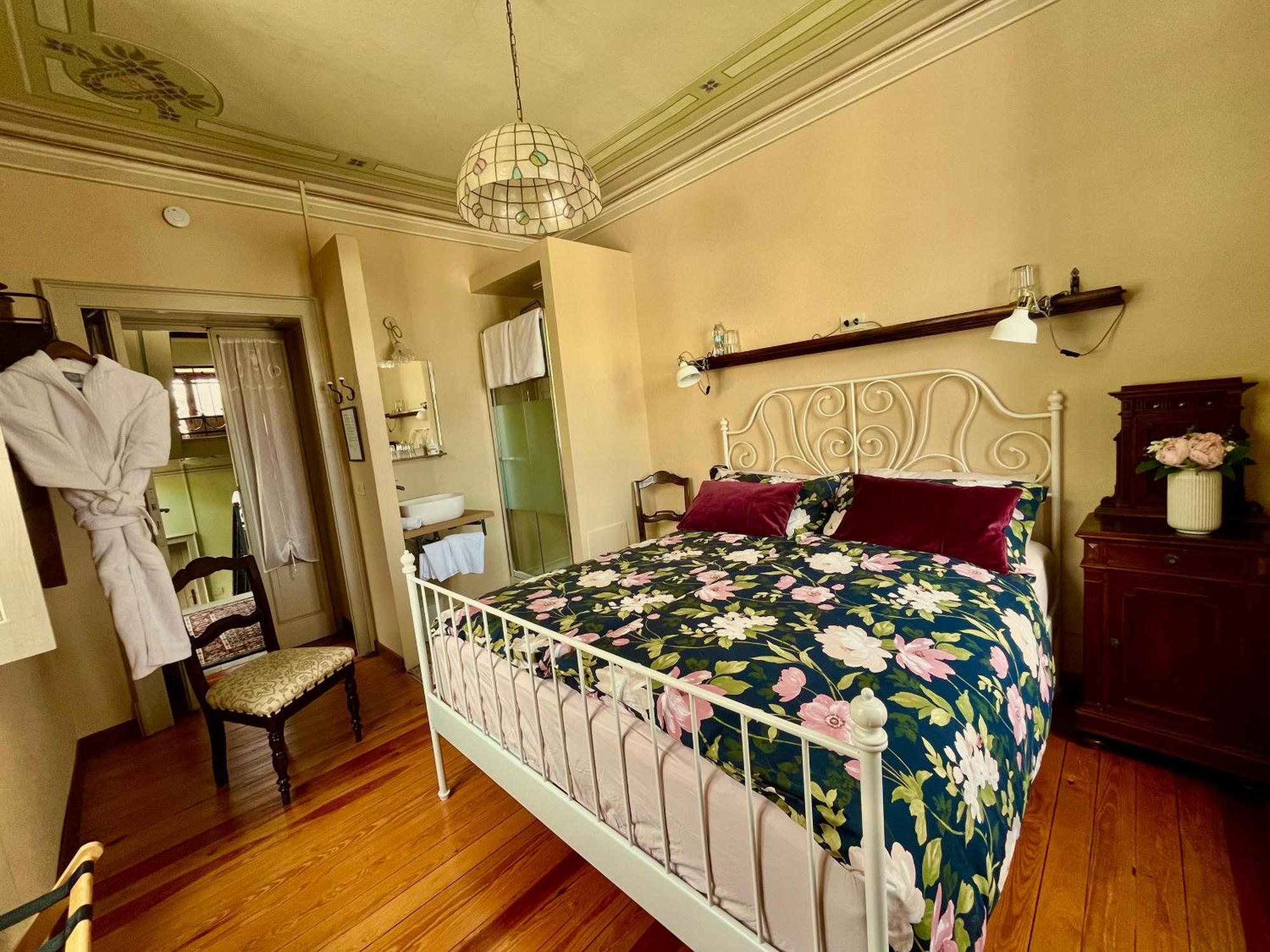 Villa Il Maiale Bianco Bed & Breakfast Сан-Феделе-Интельви Экстерьер фото
