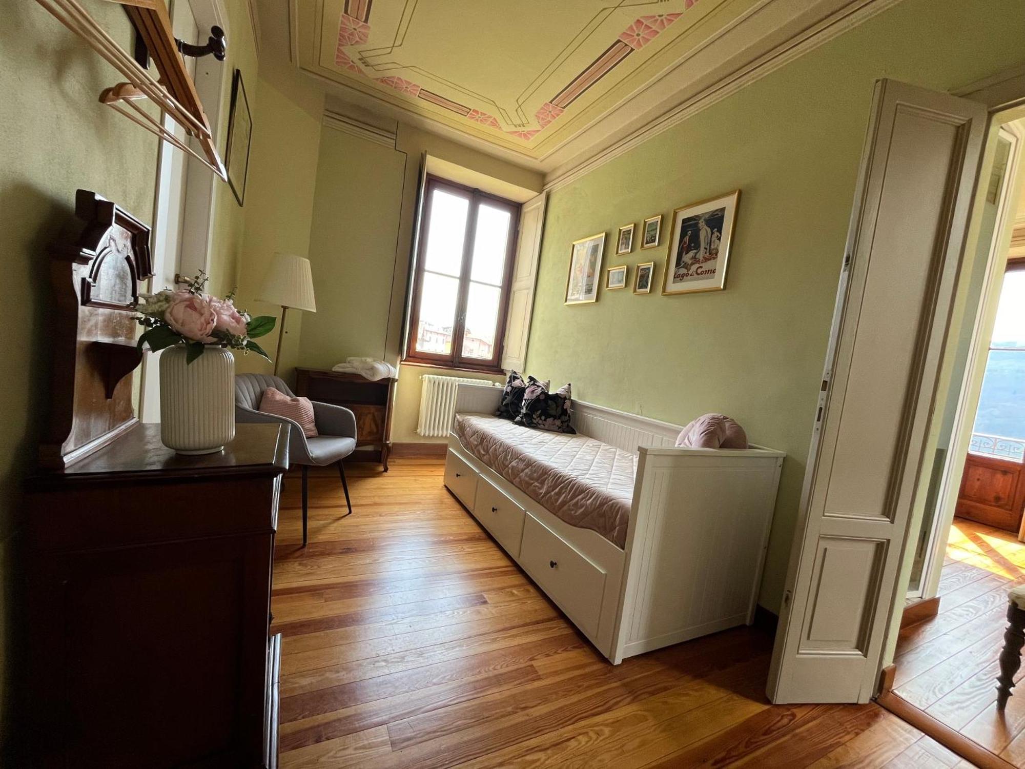 Villa Il Maiale Bianco Bed & Breakfast Сан-Феделе-Интельви Экстерьер фото