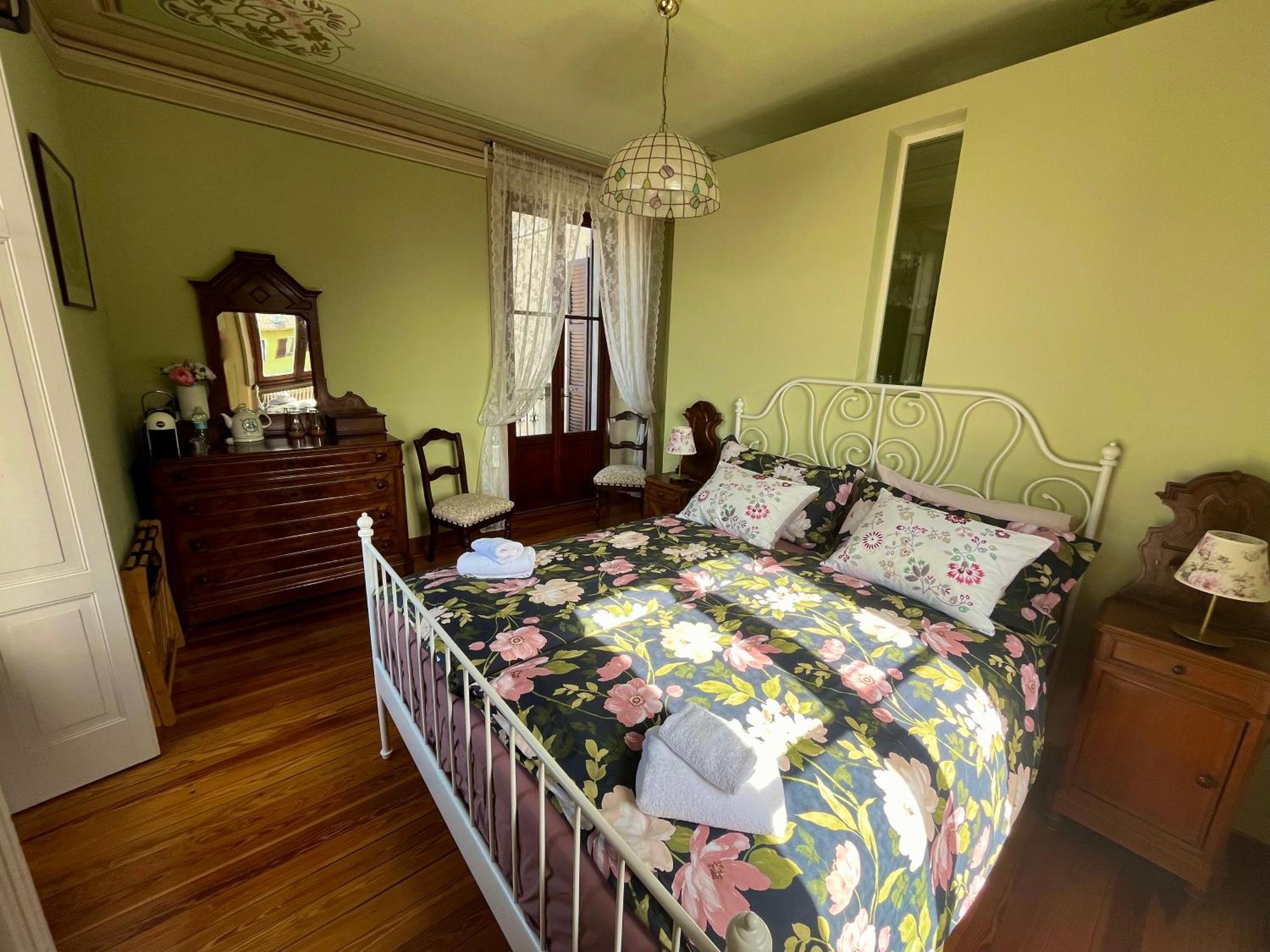 Villa Il Maiale Bianco Bed & Breakfast Сан-Феделе-Интельви Экстерьер фото