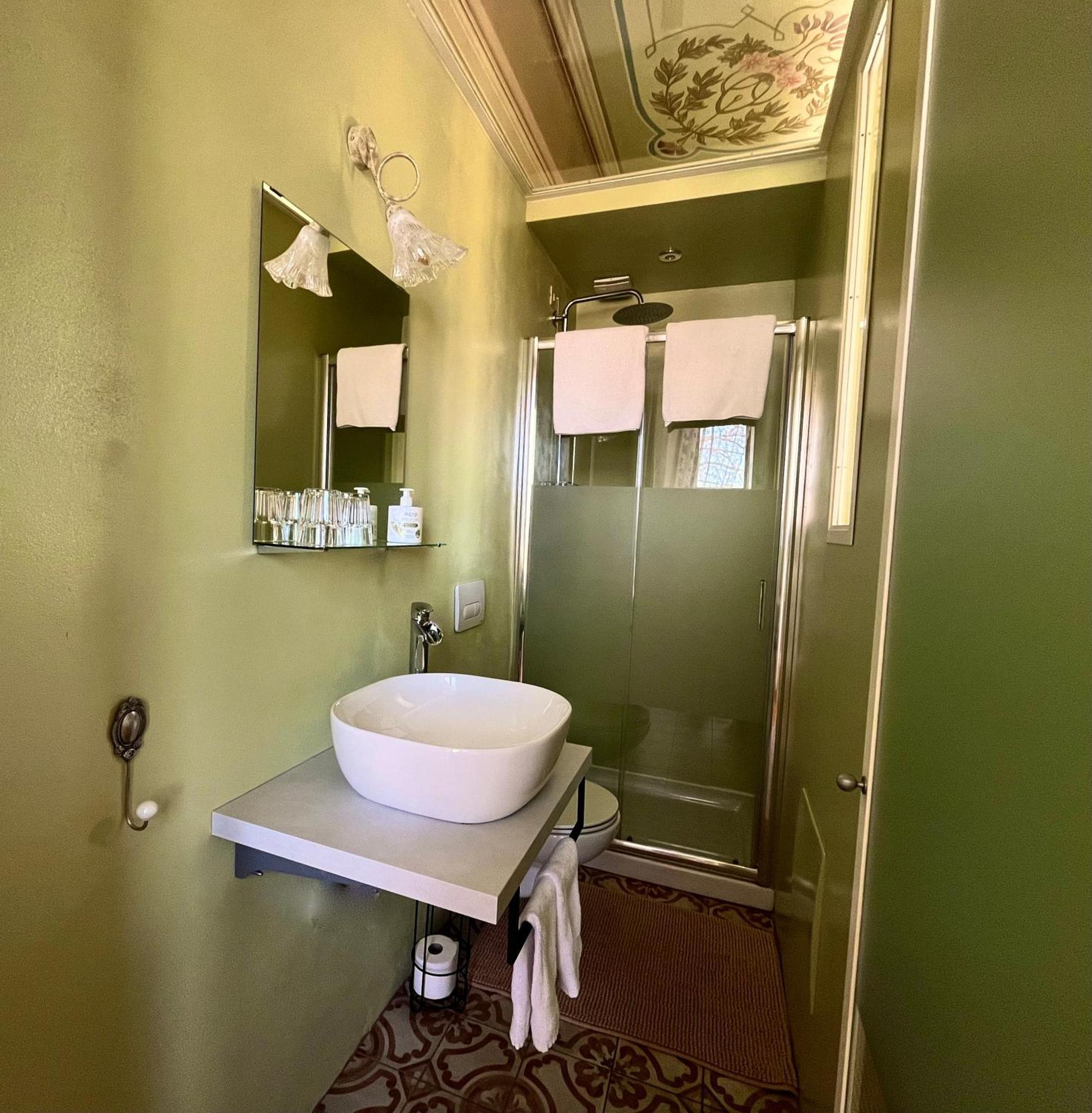 Villa Il Maiale Bianco Bed & Breakfast Сан-Феделе-Интельви Экстерьер фото